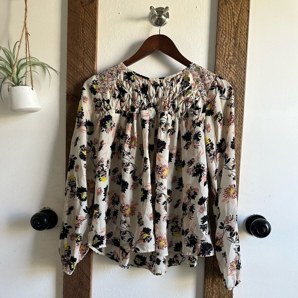 Xhilaration Women’s Floral Flowy Rustic Blouse XS EUC
Polyester - Picture 1 of 7